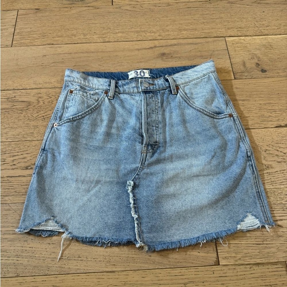 We The Free Free People Light Wash Denim Mini Skirt Button Fly Size 30 (900)